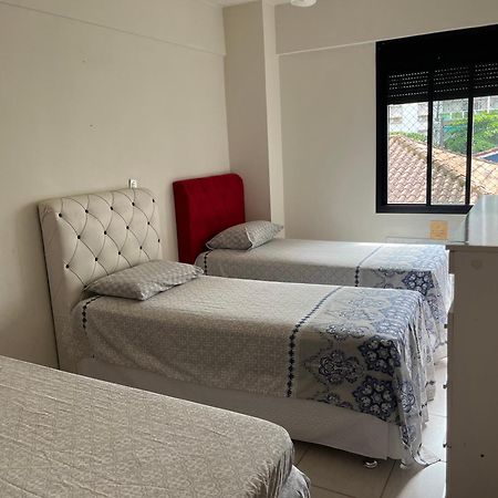 Apartamento Amplo A Menos De 400 Metros Da Praia Localizado Proximo A Praca Da Brunella, Area Nobre Do Guaruja. المظهر الخارجي الصورة